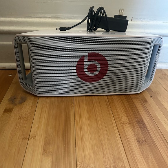 Beats by Dr. Dre portable Bluetooth beatbox - Picture 5 of 6